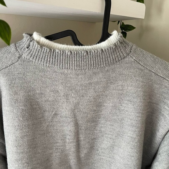 Grey mock neck knitted sweater 
Size: Onesize (fits like S) - Picture 6 of 7